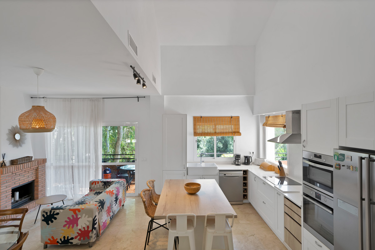 de3703fa77a6021b2a0475fb19bcc285 - 33