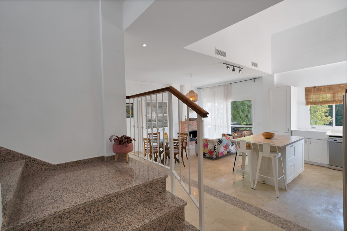 de3703fa77a6021b2a0475fb19bcc285 - 36