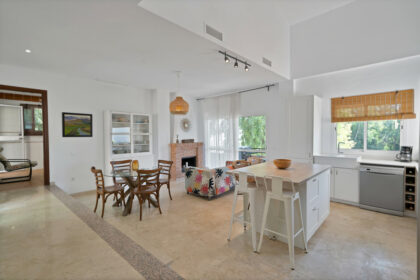 de3703fa77a6021b2a0475fb19bcc285 - 37