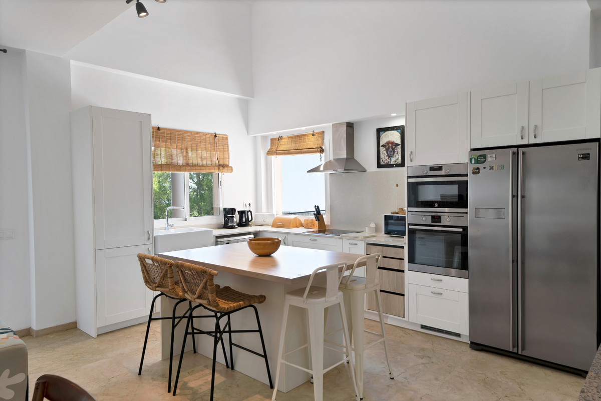 de3703fa77a6021b2a0475fb19bcc285 - 38