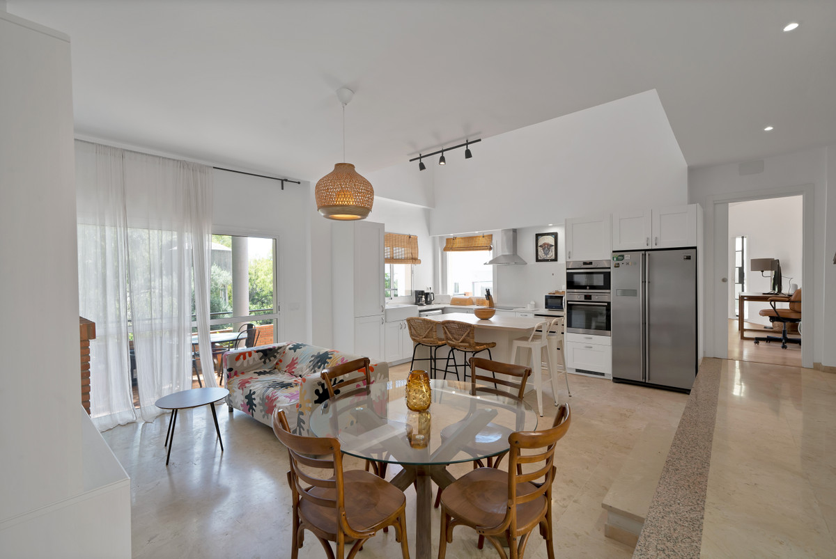 de3703fa77a6021b2a0475fb19bcc285 - 40