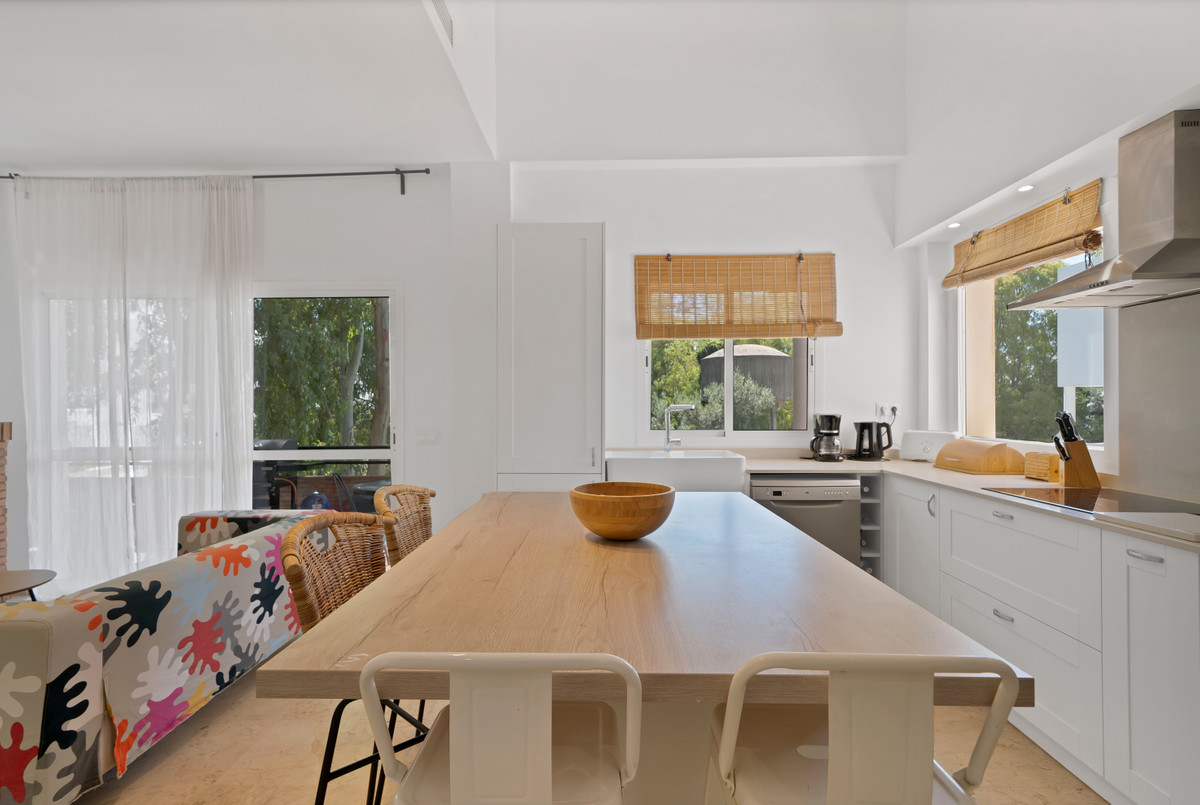 de3703fa77a6021b2a0475fb19bcc285 - 42