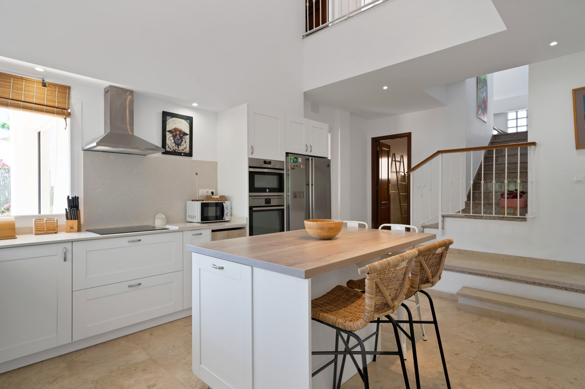 de3703fa77a6021b2a0475fb19bcc285 - 44