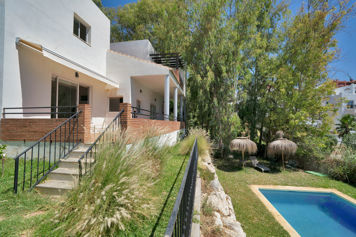 de3703fa77a6021b2a0475fb19bcc285 - 7