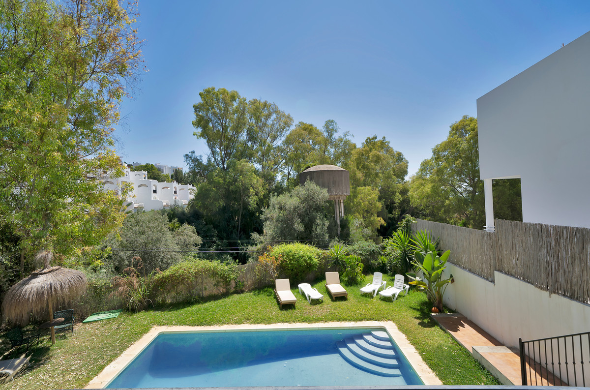 de3703fa77a6021b2a0475fb19bcc285 - 8