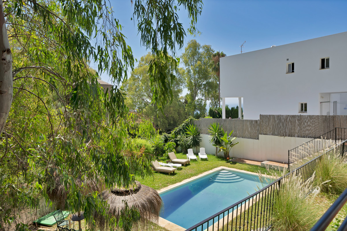 de3703fa77a6021b2a0475fb19bcc285 - 9