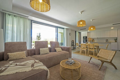 deb076a698587adc13458b0cb72f6dbd - 14