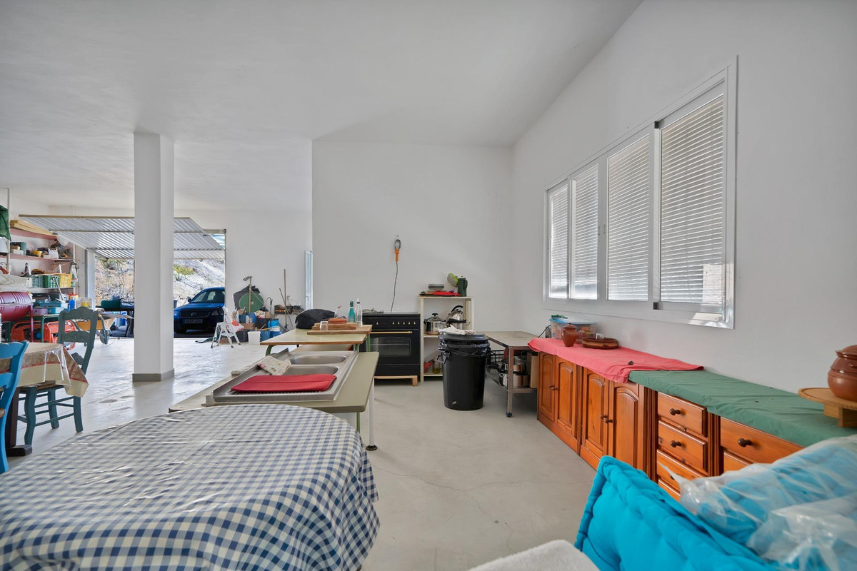 e24fb36d86e8ec74fb726241cd98b681 - 16