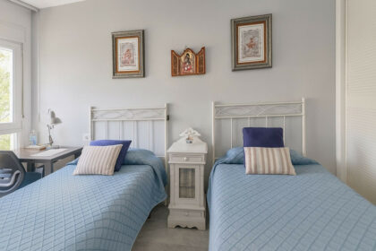 e3f63df25a3ff3152a93529a743861c4 - 18