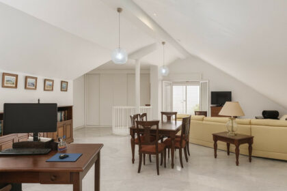 e3f63df25a3ff3152a93529a743861c4 - 24