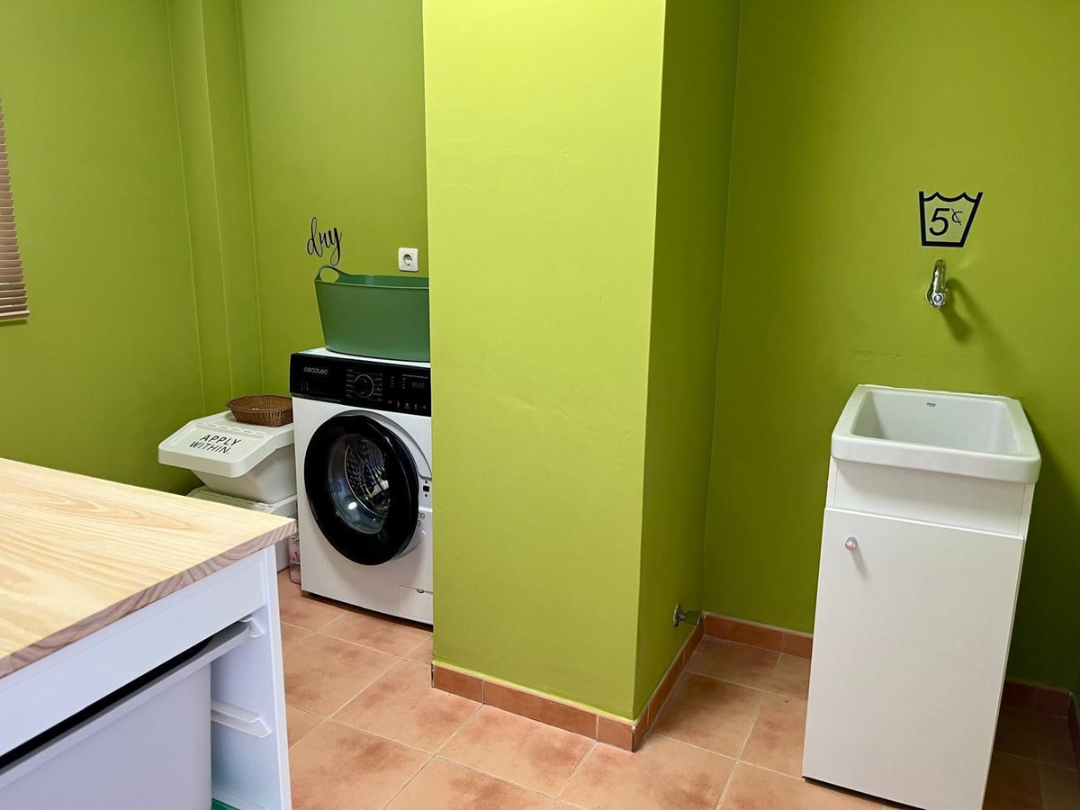 e52727fdd6082d04a64f127f9bb537be - 11