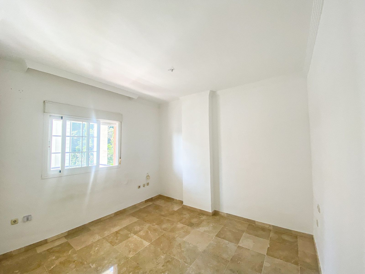 e5348b846aebec944ff0dfe8c878d06f - 12