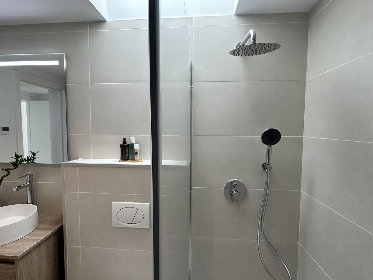 e6e48f582fe7020a60f56433ee5a5c76 - 24