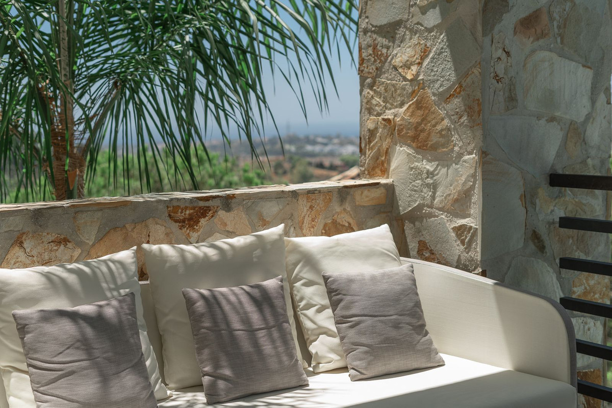 e82f9f7d1143d55b312b14f6207aa118 - 27