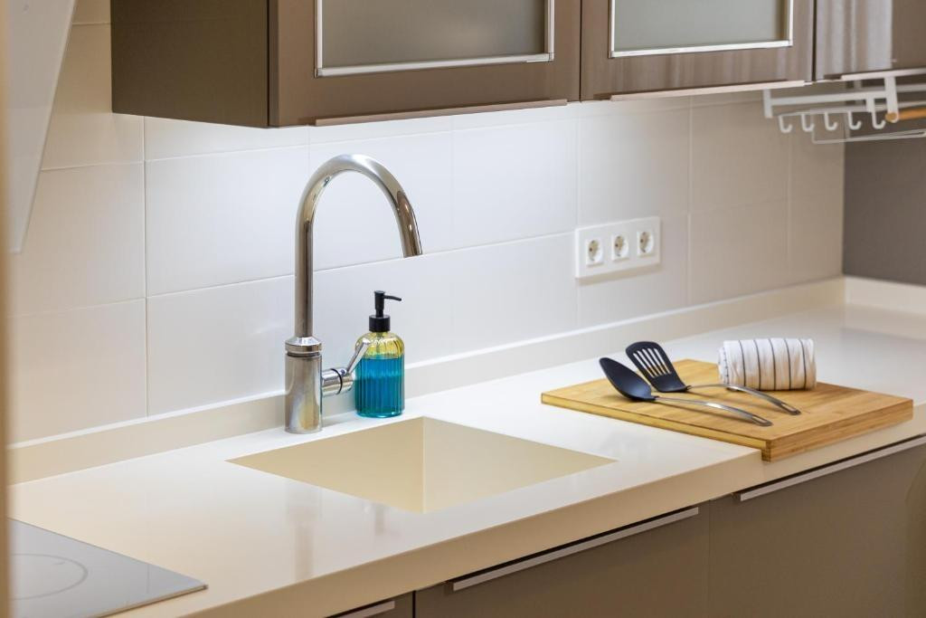 e94996c8495fc2c00c0676f98d3e5ea9 - 19