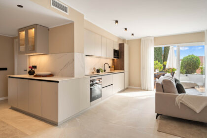 ebacfc1cb20dee9c08189ce09f3c5b7e - 11