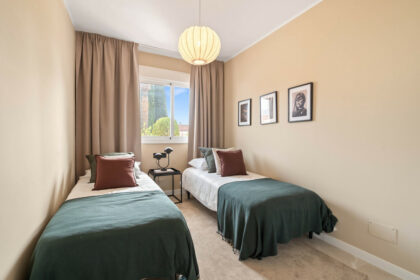 ebacfc1cb20dee9c08189ce09f3c5b7e - 22