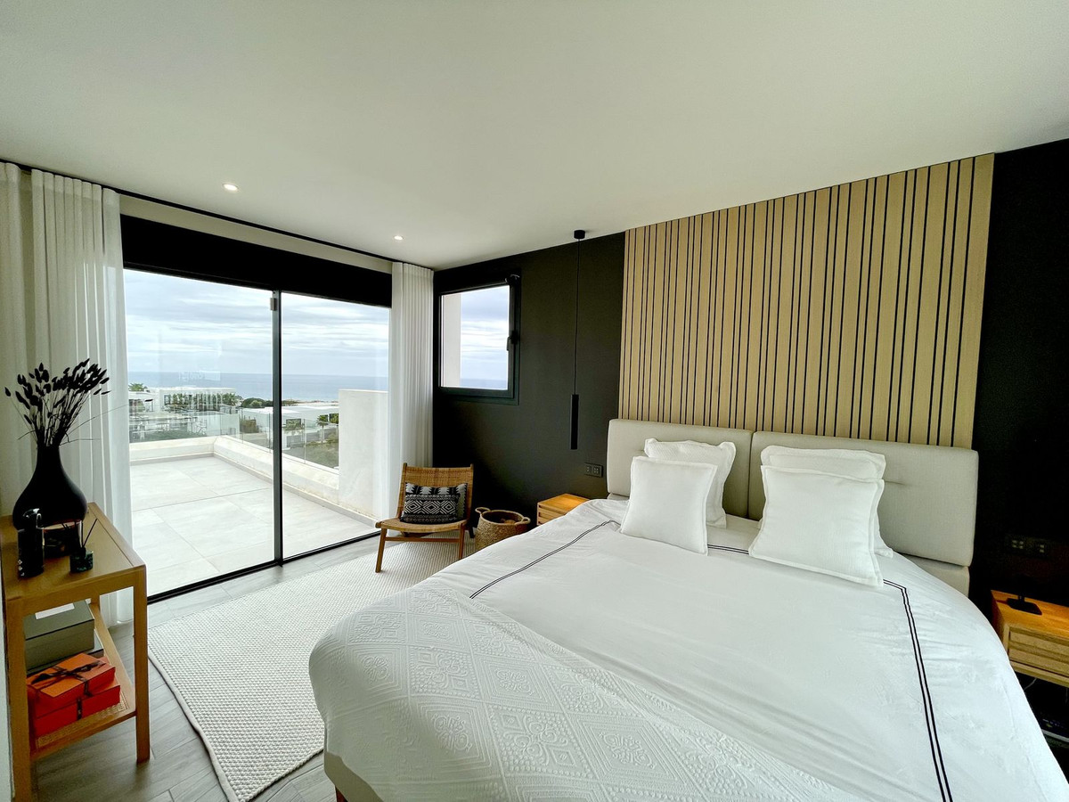 ec16d1d800539593ff679749d69e554f - 18