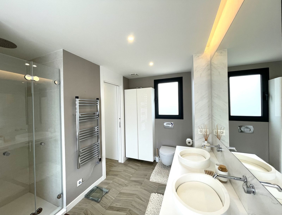 ec16d1d800539593ff679749d69e554f - 22