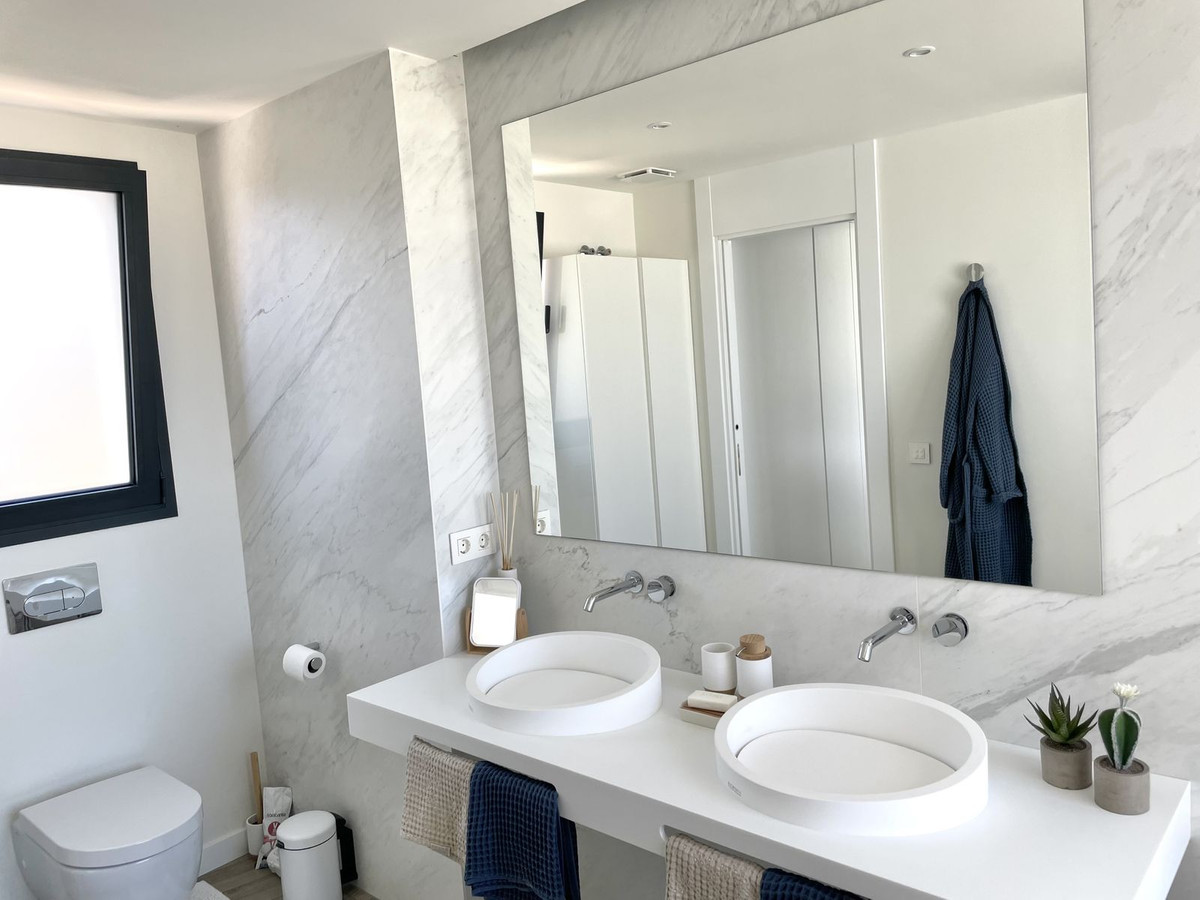 ec16d1d800539593ff679749d69e554f - 24