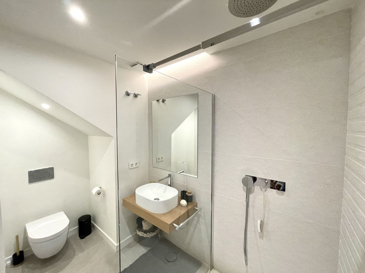 ec16d1d800539593ff679749d69e554f - 38