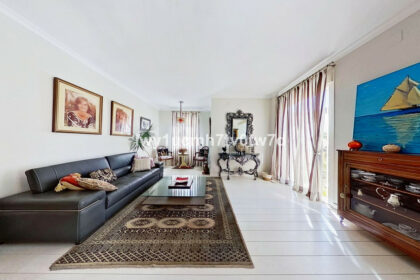 ec180a70f28b83e4192bb05e6574a6d9 - 1