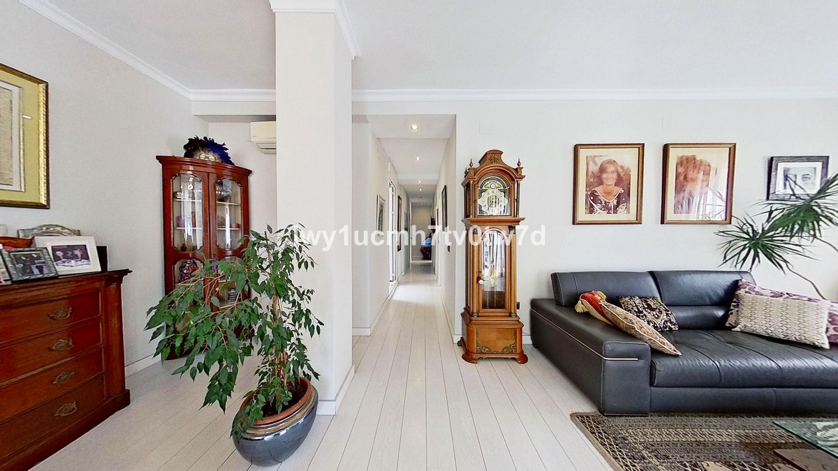 ec180a70f28b83e4192bb05e6574a6d9 - 12