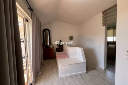 ed0fcc38184a95c76f2d1ade0247774a - 18