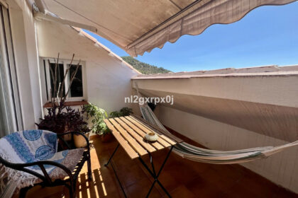 ed0fcc38184a95c76f2d1ade0247774a - 4