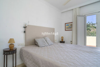 ed3f1373247d151727bece41143657c3 - 10