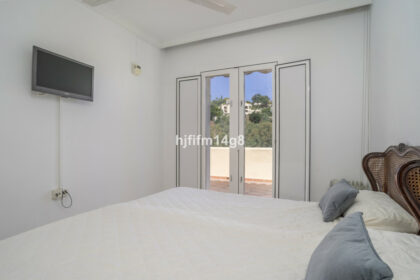 ed3f1373247d151727bece41143657c3 - 16