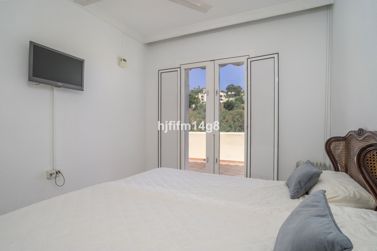 ed3f1373247d151727bece41143657c3 - 16