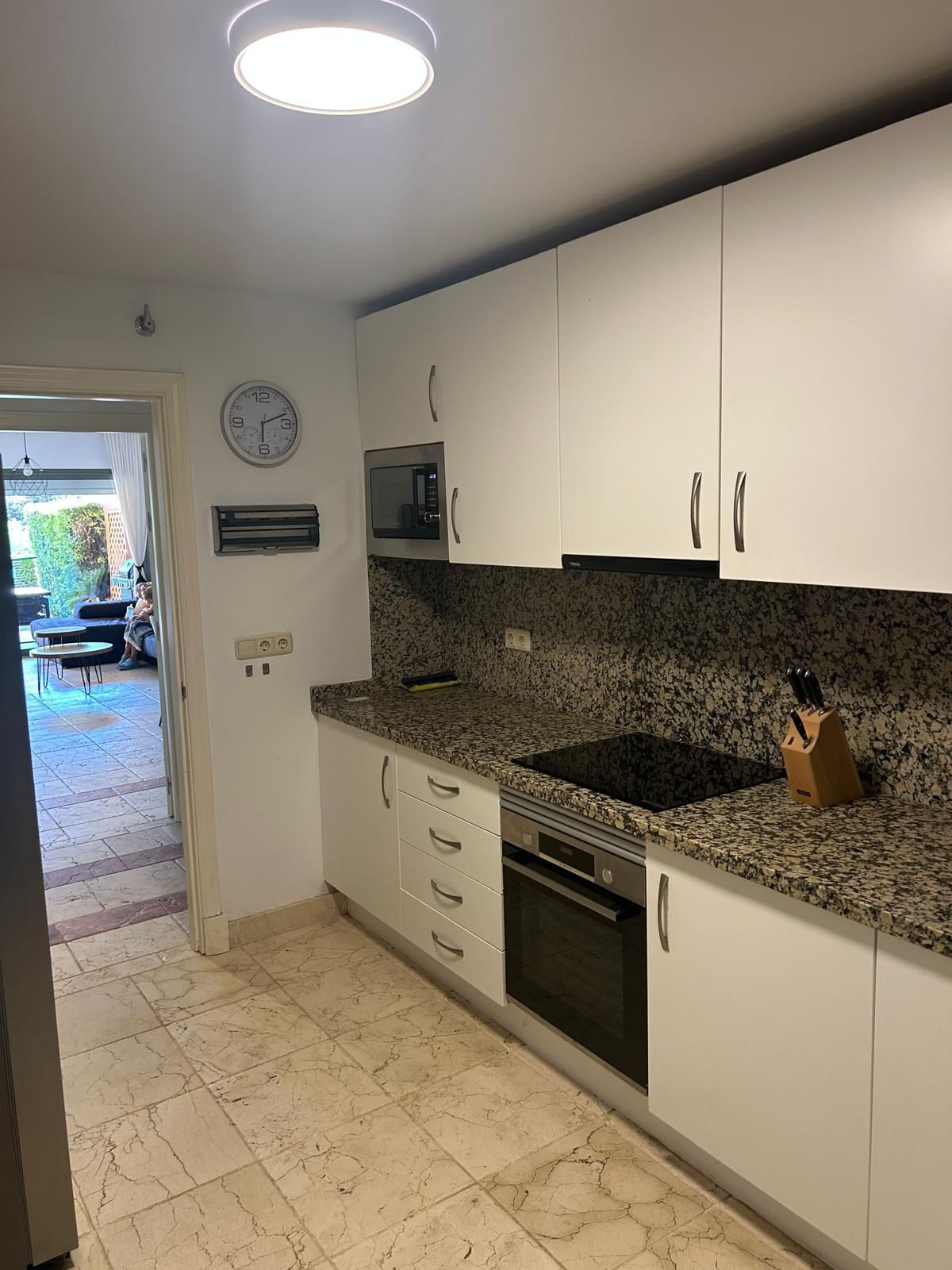 ed995080f67d043a227bd38664786cd1 - 8