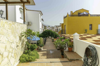 edaffb6a76072a594d0550f6cda55194 - 28