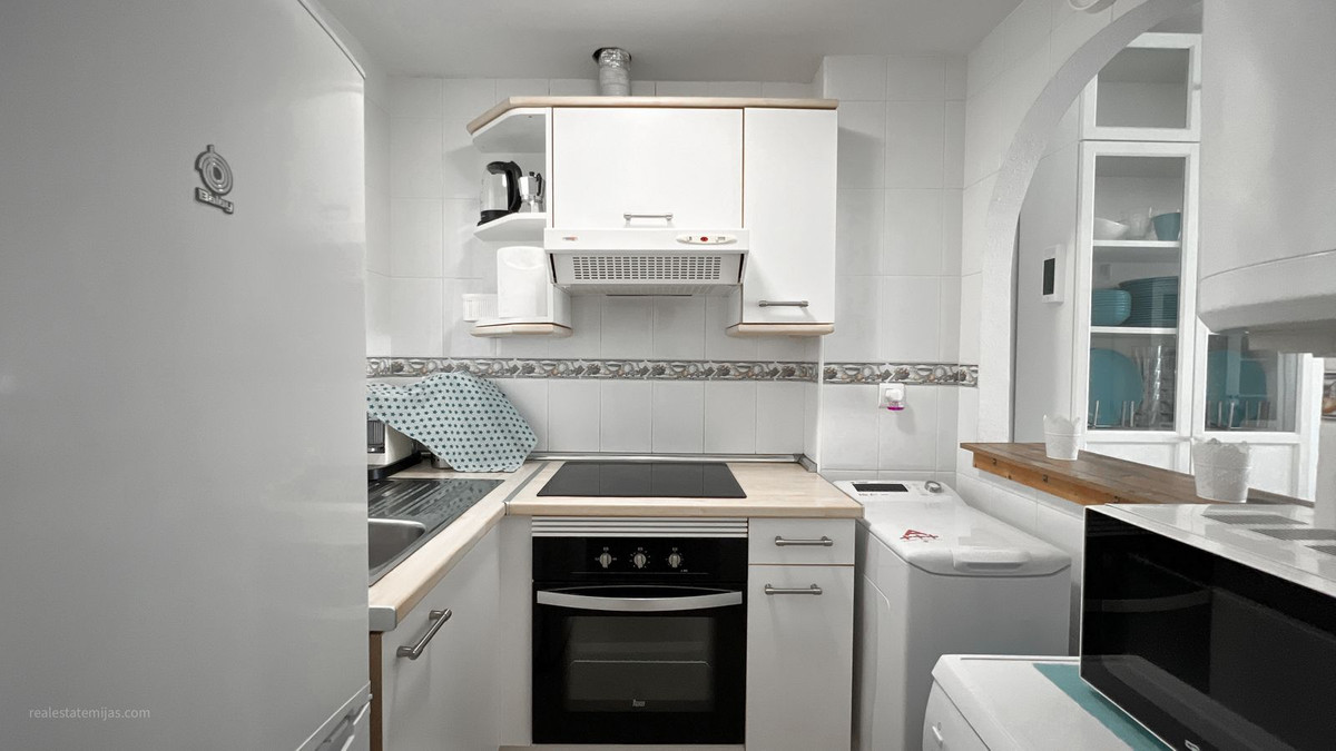 ee3508b558f5e6b7ac741fae07086a7d - 13