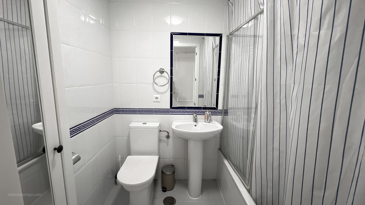 ee3508b558f5e6b7ac741fae07086a7d - 16