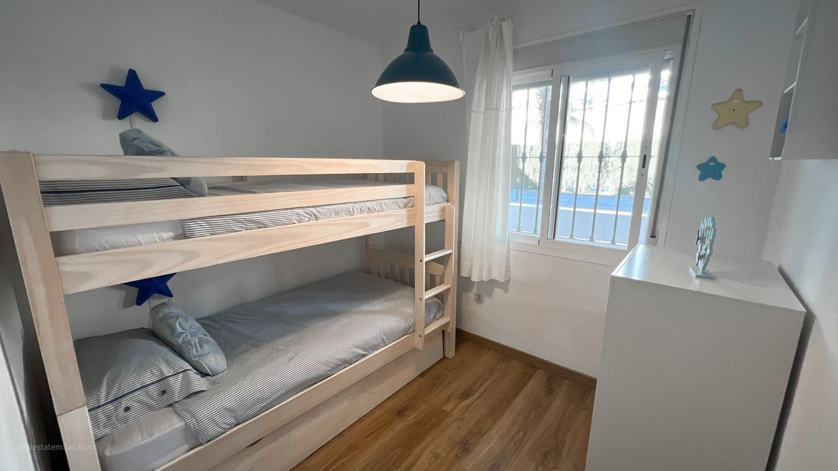 ee3508b558f5e6b7ac741fae07086a7d - 18