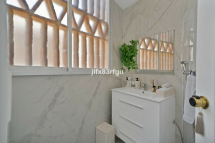 ee9be28754b9080043d34186444c966c - 18