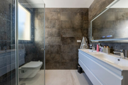 efb4dfe82185c13bb76bec1d556ac8cb - 15