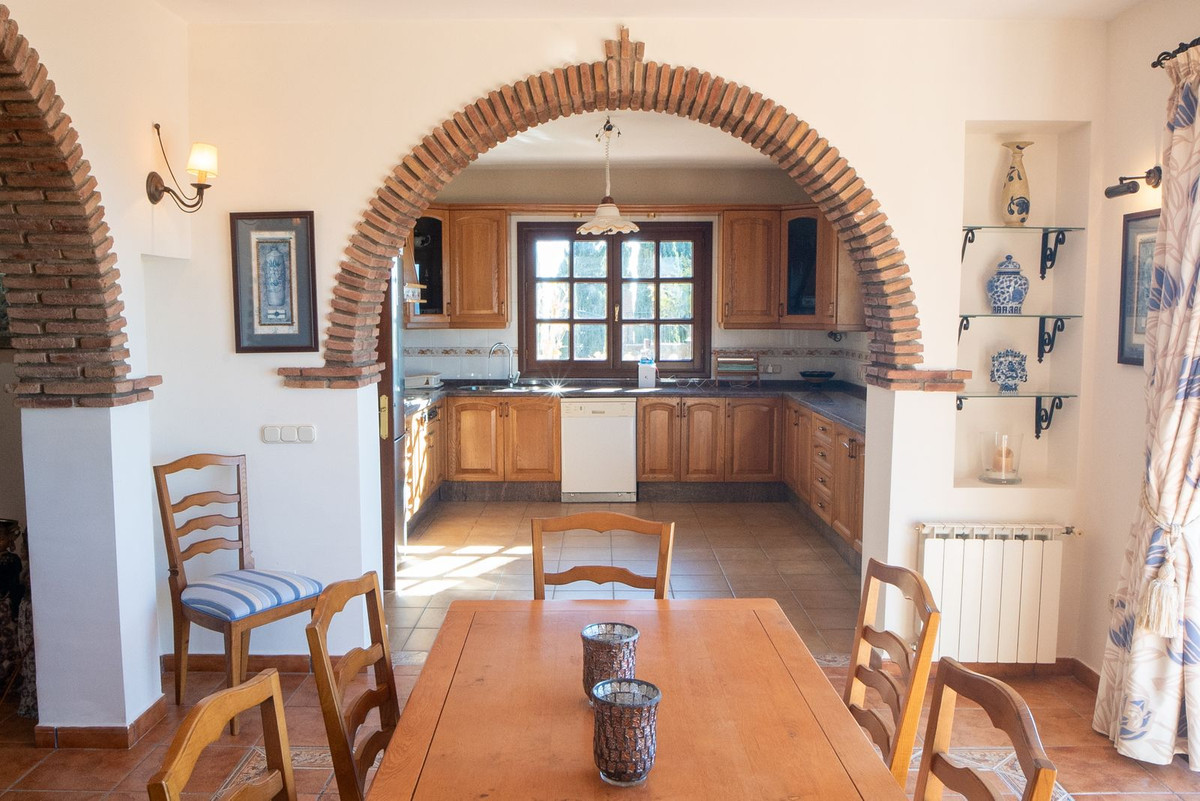 f0bd7cc84bd82cf388b17e68b8574f8a - 16