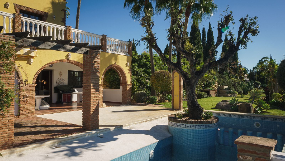 f0bd7cc84bd82cf388b17e68b8574f8a - 33