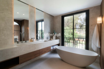 f11e1bfdc6731a81c909f0f4ec7cc8b3 - 11