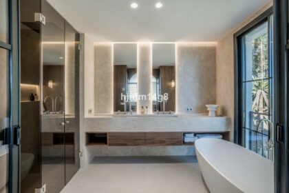 f11e1bfdc6731a81c909f0f4ec7cc8b3 - 12