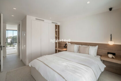 f11e1bfdc6731a81c909f0f4ec7cc8b3 - 18