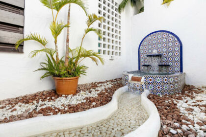 f2bd823c6a7e4d82278eb3e55c88ee68 - 1