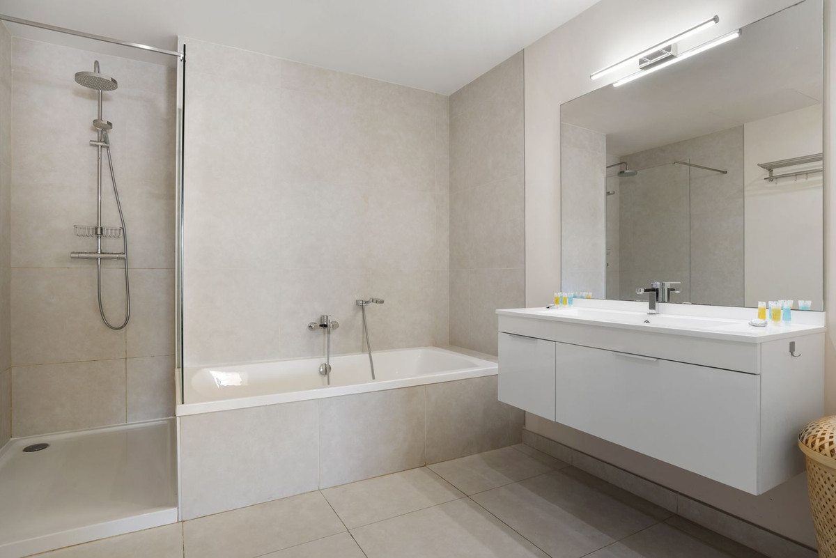 f384dc3ec730e44aeb929414fbb4a9c9 - 18