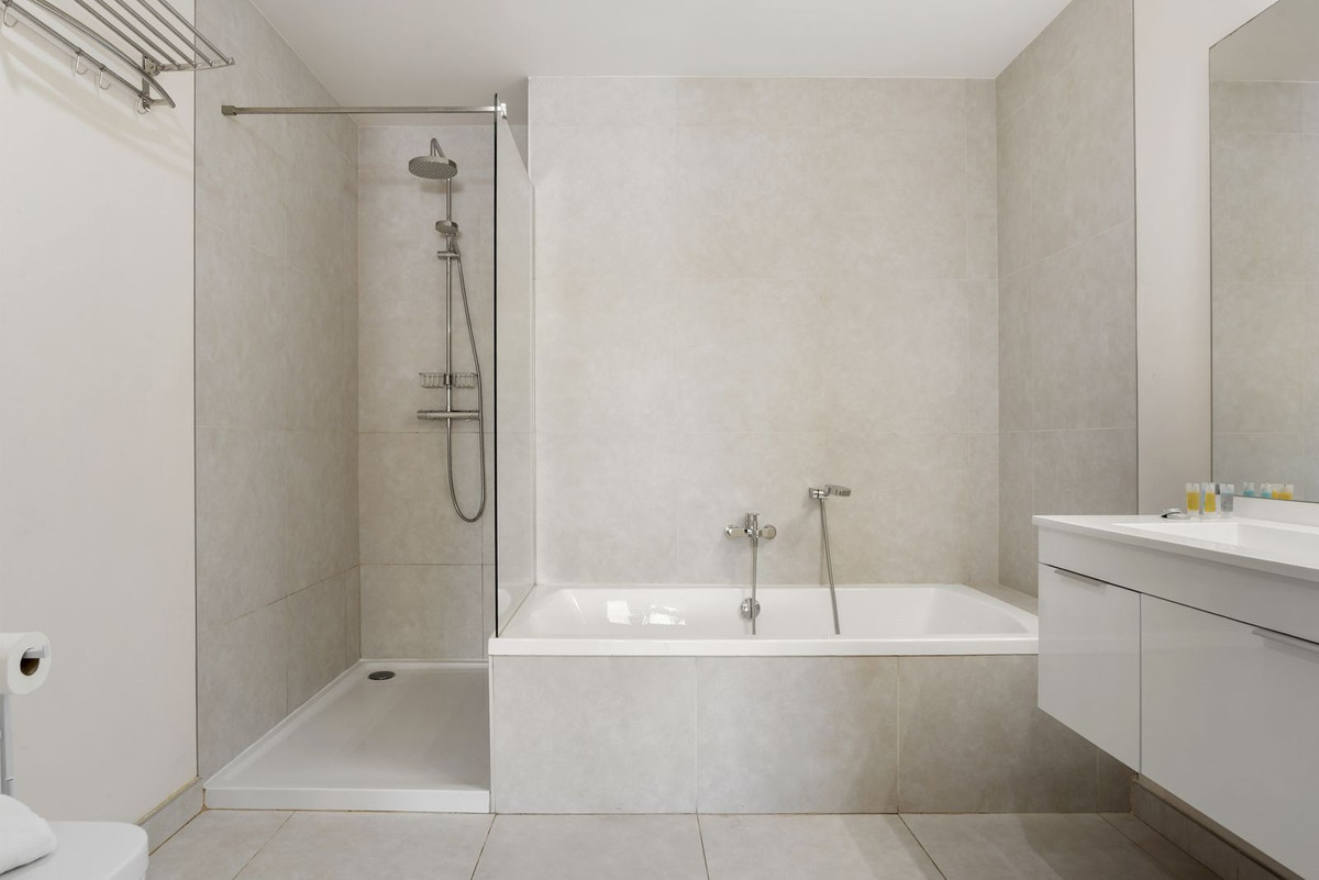 f384dc3ec730e44aeb929414fbb4a9c9 - 19