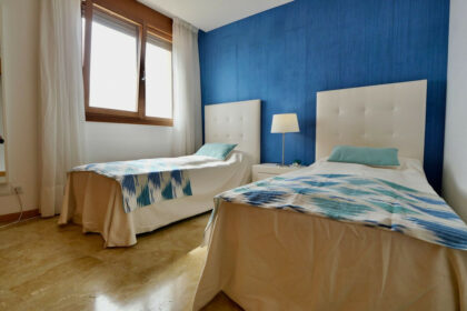 f4ba81118707c94b722b50f0fd79b30b - 12