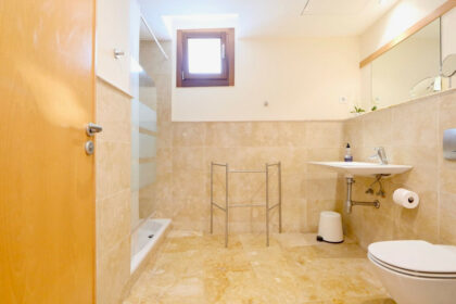 f4ba81118707c94b722b50f0fd79b30b - 15