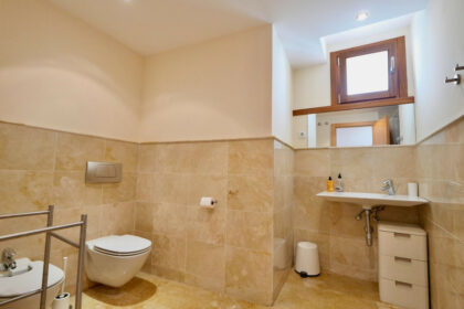 f4ba81118707c94b722b50f0fd79b30b - 16